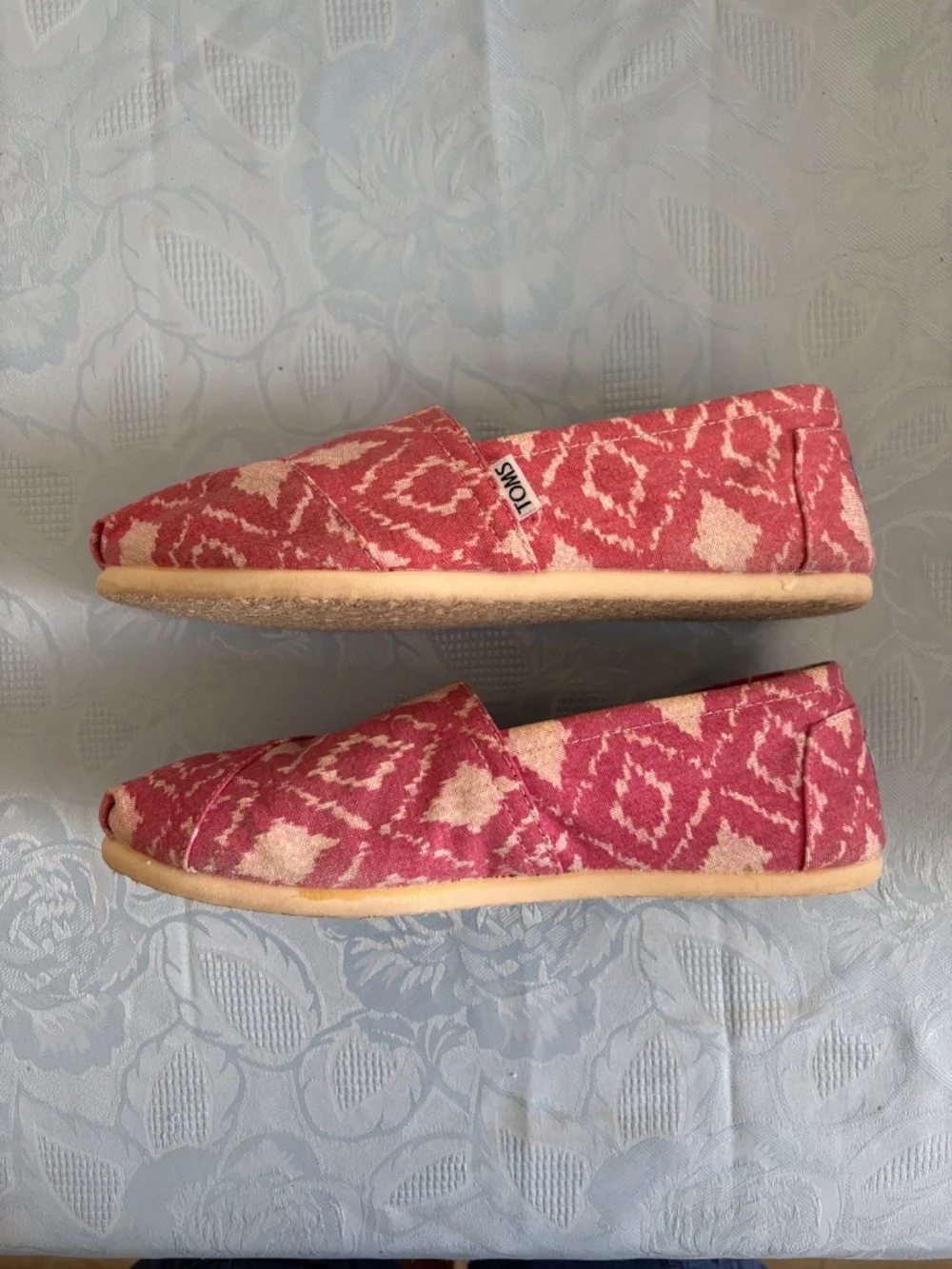 Toms slip shoes